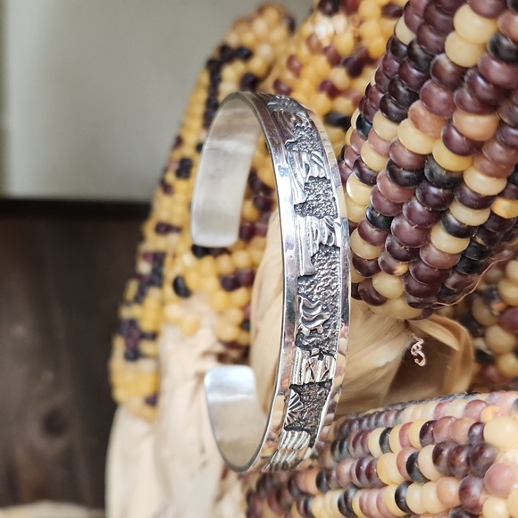 NWOT Native American Navajo Handmade Sterling Storyteller Bracelet ❤️🐑 - Picture 2 of 14